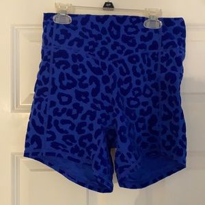 Balance Athletica Lux Short panther water. Size M